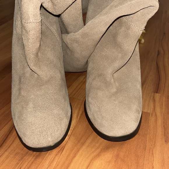 Colin Stuart Slouch Heeled Boots - Picture 11 of 14